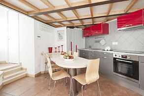 Inviting 3-bed Apartment in Roma 4mins to Colosseo