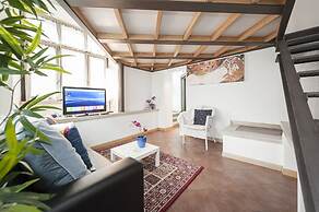 Inviting 3-bed Apartment in Roma 4mins to Colosseo