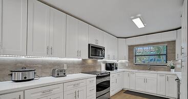 Modern Chic 7-BR with Pool & Gameroom