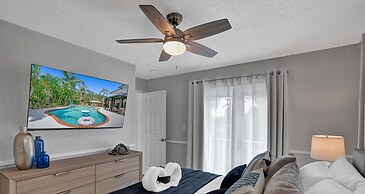 Modern Chic 7-BR with Pool & Gameroom