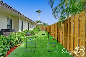 Modern Chic 7-BR with Pool & Gameroom