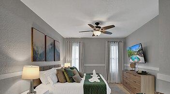 Modern Chic 7-BR with Pool & Gameroom