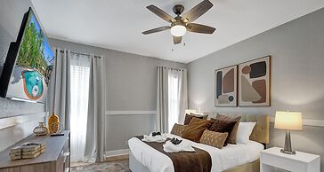 Modern Chic 7-BR with Pool & Gameroom