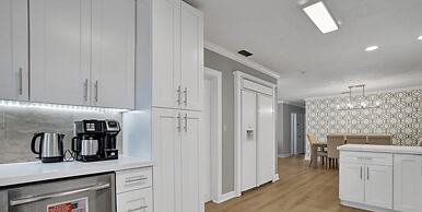 Modern Chic 7-BR with Pool & Gameroom