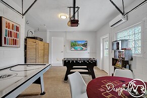 Modern Chic 7-BR with Pool & Gameroom