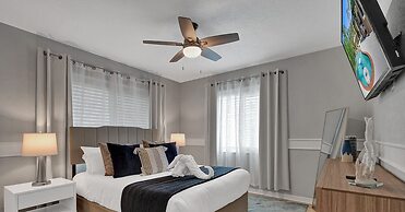 Modern Chic 7-BR with Pool & Gameroom