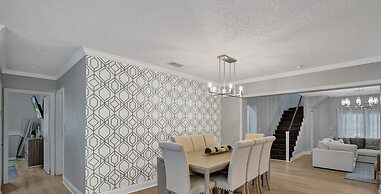 Modern Chic 7-BR with Pool & Gameroom