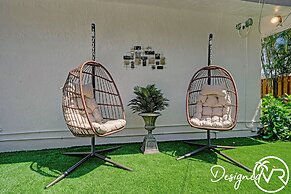 Modern Chic 7-BR with Pool & Gameroom