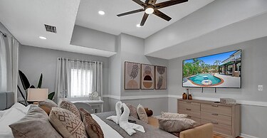 Modern Chic 7-BR with Pool & Gameroom