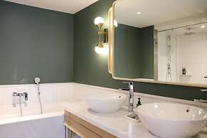 The Quarter Chaophraya by UHG