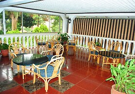 Mosa Court Apartments