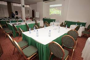 Mosa Court Apartments