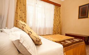 Mosa Court Apartments