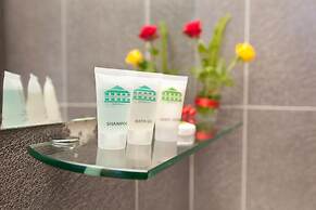 Mosa Court Apartments