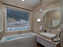 Snowland Resort & Spa - Riverfront