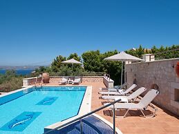 Villa Zara in Plaka With 3 Bedrooms and 3 Bathrooms