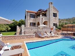 Villa Zara in Plaka With 3 Bedrooms and 3 Bathrooms