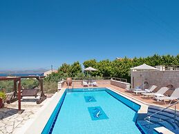 Villa Zara in Plaka With 3 Bedrooms and 3 Bathrooms