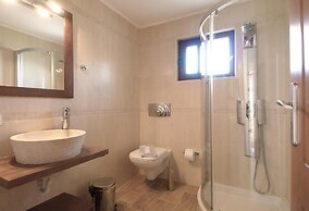 Villa Zara in Plaka With 3 Bedrooms and 3 Bathrooms