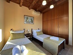 Villa Zara in Plaka With 3 Bedrooms and 3 Bathrooms