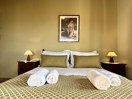 Villa Zara in Plaka With 3 Bedrooms and 3 Bathrooms