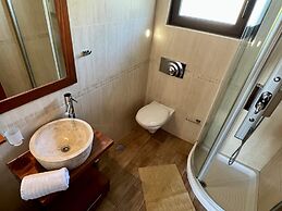 Villa Zara in Plaka With 3 Bedrooms and 3 Bathrooms