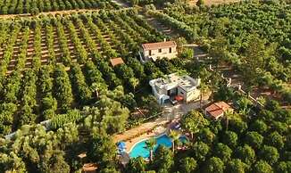 Maros Spitaki in Varipetro