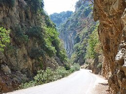 Maros Spitaki in Varipetro