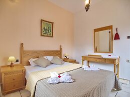 Maros Spitaki in Varipetro