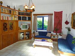 Maros Spitaki in Varipetro