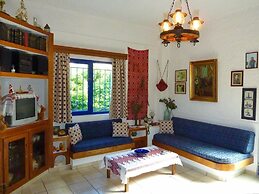 Maros Spitaki in Varipetro