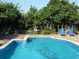 Maros Spitaki in Varipetro