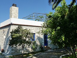 Maros Spitaki in Varipetro