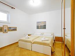 Rouladina Apt 4 in Stalos
