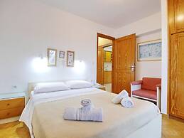 Rouladina Apt 4 in Stalos