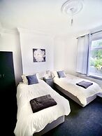 Lovely 6 bed Property Located Within Dudley