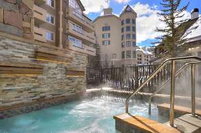 Modern and Updated St James Premium 3 Bedroom Residence 3 Condo by Red