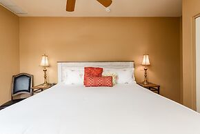 Casa Dynamite 4 Bedroom Home by RedAwning