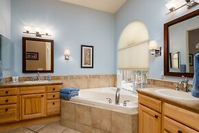 Casa Dynamite 4 Bedroom Home by RedAwning