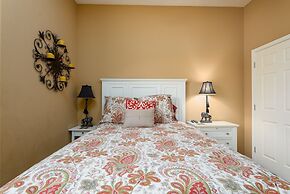 Casa Dynamite 4 Bedroom Home by RedAwning