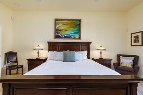 Casa Dynamite 4 Bedroom Home by RedAwning