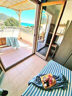 Stylish Home With Views, 4 min Walk to the Beach!!