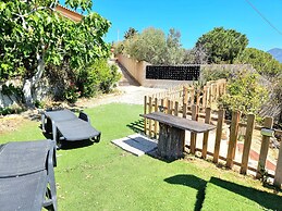 Stylish Home With Views, 4 min Walk to the Beach!!