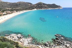 Stylish Home With Views, 4 min Walk to the Beach!!