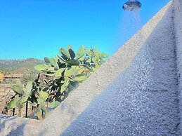 4 Bedroom Villa With Garden 3 min Walk From Beach!