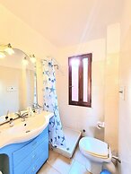 4 Bedroom Villa With Garden 3 min Walk From Beach!