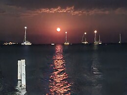 4 Bedroom Villa With Garden 3 min Walk From Beach!