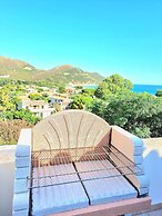 4 Bedroom Villa With Garden 3 min Walk From Beach!