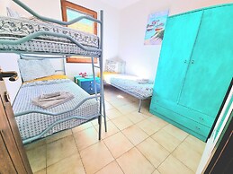 4 Bedroom Villa With Garden 3 min Walk From Beach!