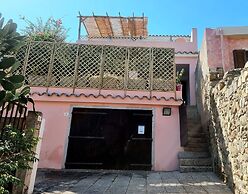 4 Bedroom Villa With Garden 3 min Walk From Beach!